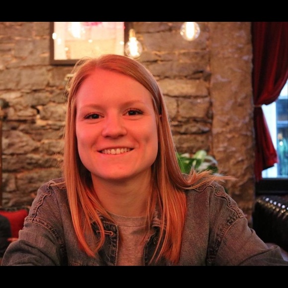 Profile Picture of Nashell Bartlett (@nashellbartlett) on Poshmark