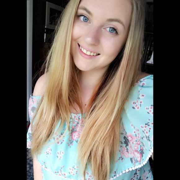 Profile Picture of Sami Scott (@samisabotage) on Poshmark