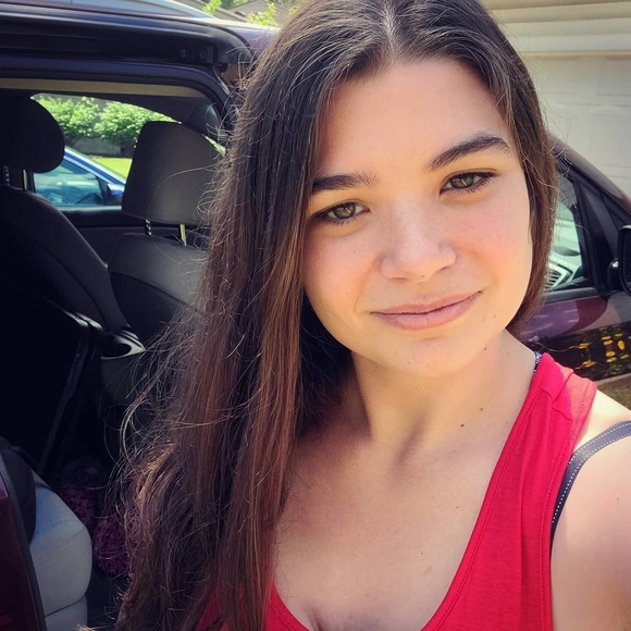 Profile Picture of Shannon Simnick (@simnick13) on Poshmark