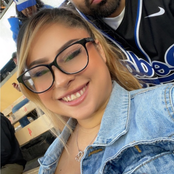 Profile Picture of Amanda Grajeda (@agrajeda21) on Poshmark