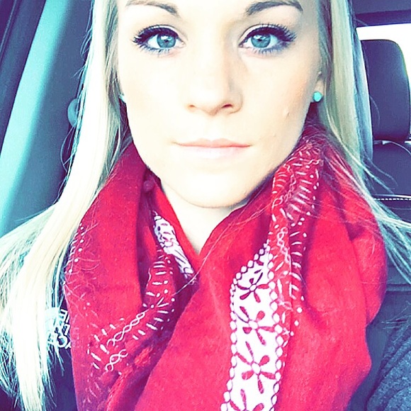 Profile Picture of Lisa Baldock (@libaldock) on Poshmark