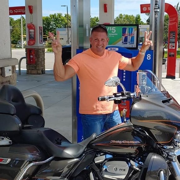 Profile Picture of Tim Schryver (@tschryver65) on Poshmark