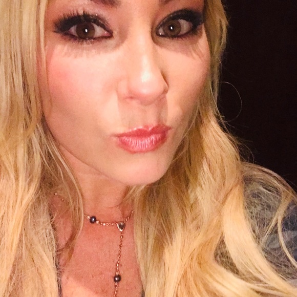 Profile Picture of Renee Springer (@reneelclm) on Poshmark