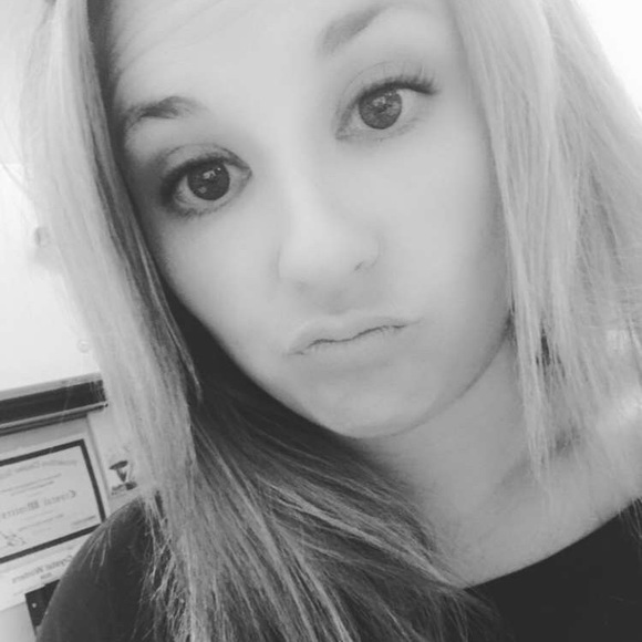 Profile Picture of Crystal Winters (@crystalwinter26) on Poshmark
