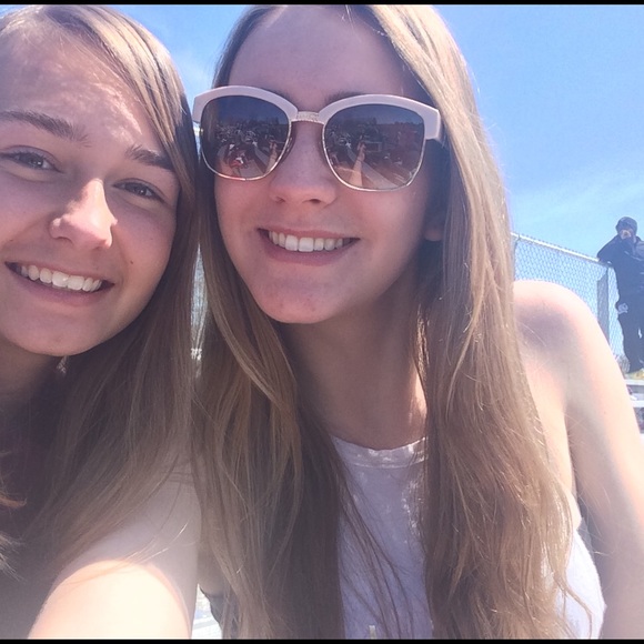 Profile Picture of Sarah Morgan (@sasamorgs) on Poshmark