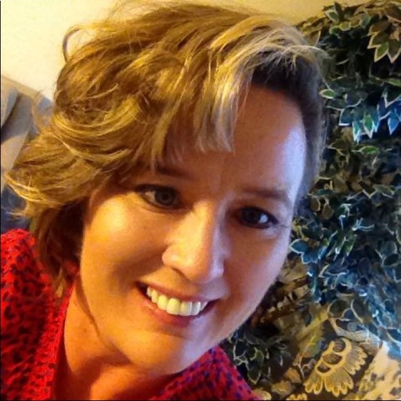 Profile Picture of Bobbie Lerma (@bobbielerma) on Poshmark