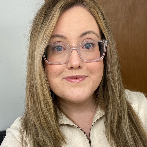 Profile Picture of Samantha Friedline (@samm_renee) on Poshmark