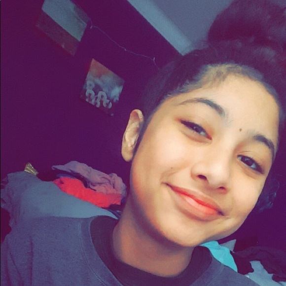 Profile Picture of Ruby Calderon (@richardoruby) on Poshmark