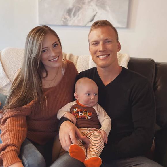 Profile Picture of Mia Zubek (@miazubek18) on Poshmark