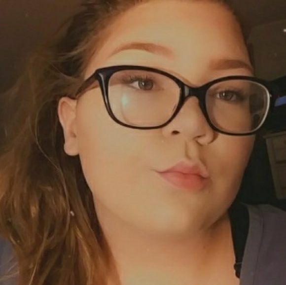 Profile Picture of Halie Greer (@hg2005) on Poshmark