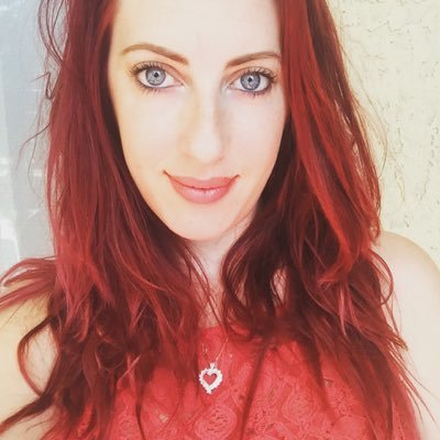 Profile Picture of Julia Carlson (@jeweldizzle89) on Twitter