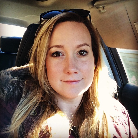 Profile Picture of !cristin Clague (@cristinc17) on Poshmark