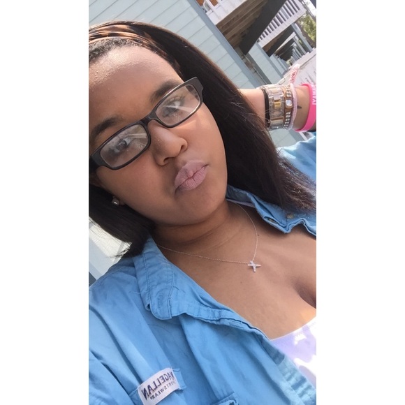 Profile Picture of Shelby Populus (@shelb_pop) on Poshmark