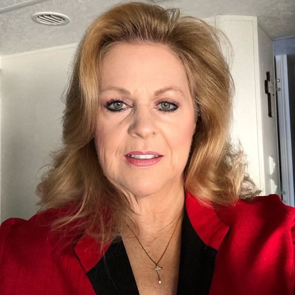 Profile Picture of Cindy Hickox (@cindyjh2017) on Poshmark