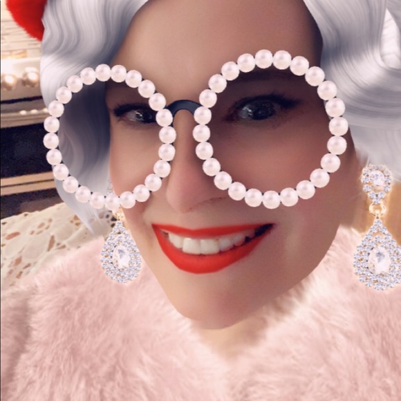 Profile Picture of Lisa Manwaring (@lisa_manwaring) on Poshmark
