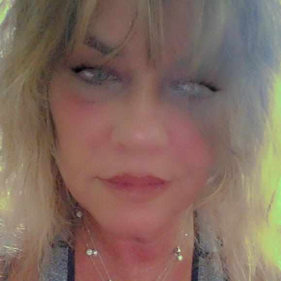 Profile Picture of Lisa Bilotti (@leespa) on Poshmark