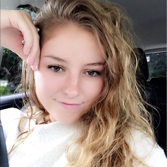 Profile Picture of Abby Bickings (@abbicks) on Poshmark
