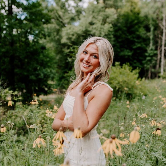 Profile Picture of Paige Outman (@paige_outman) on Poshmark