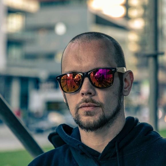 Profile Picture of Benjamin Gibson (@benjamingibs622) on Poshmark