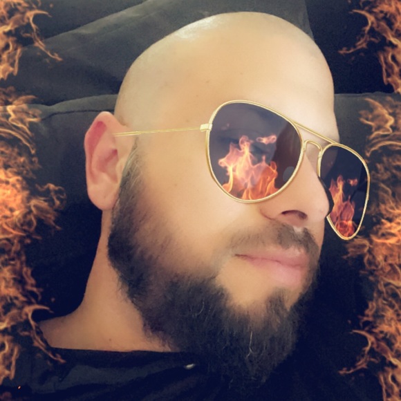 Tony Bracamonte - Poshmark Profile Picture of Tony Bracamonte (@tonybracamon922) on Poshmark