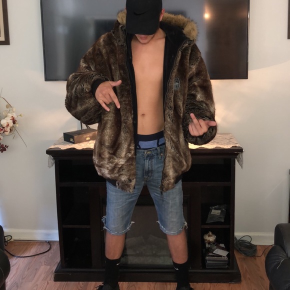 Profile Picture of Brian Rowland (@rowland0560) on Poshmark