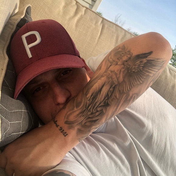 Profile Picture of Dylan Bender (@deeayebee) on Poshmark