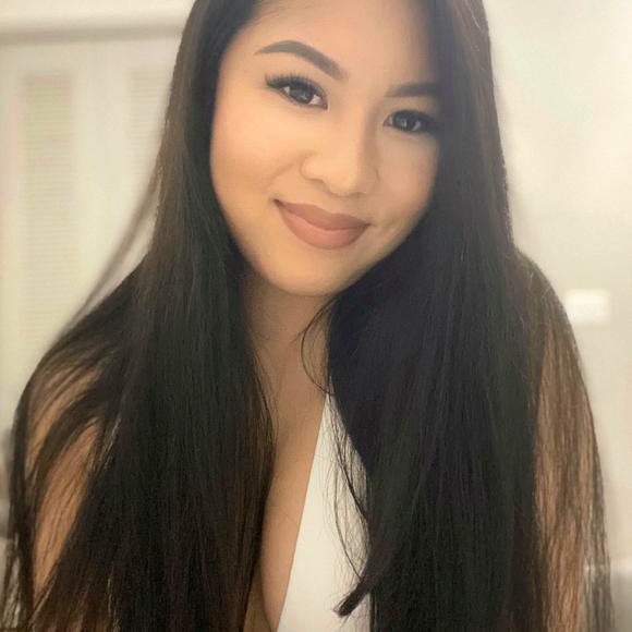 Profile Picture of Debbie Pongsisatanak (@xdebbsss) on Poshmark