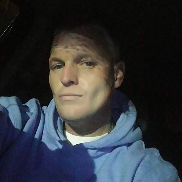 Profile Picture of Bobby Schoffler (@b3live) on Poshmark