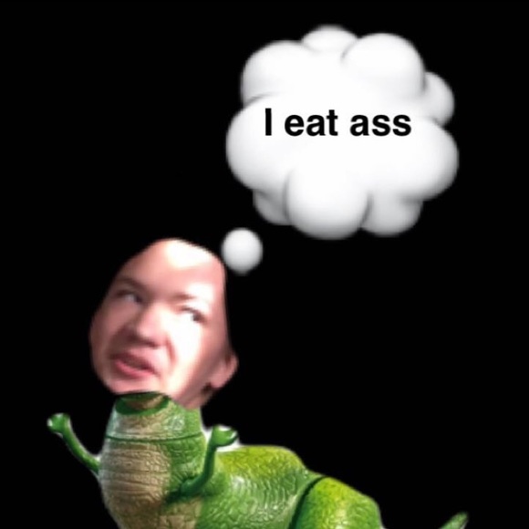 Profile Picture of Alex Flynn (@souleesscat36) on Poshmark