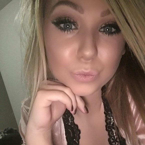 Profile Picture of Austin Sheets (@vannaray) on Poshmark