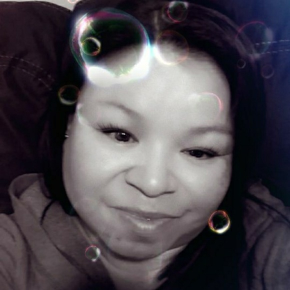 Profile Picture of Cheryl Omeasoo (@cherylomeasoo) on Poshmark