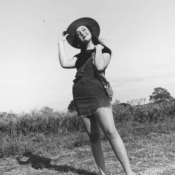 Profile Picture of Rae Rantala (@raeanb) on Poshmark