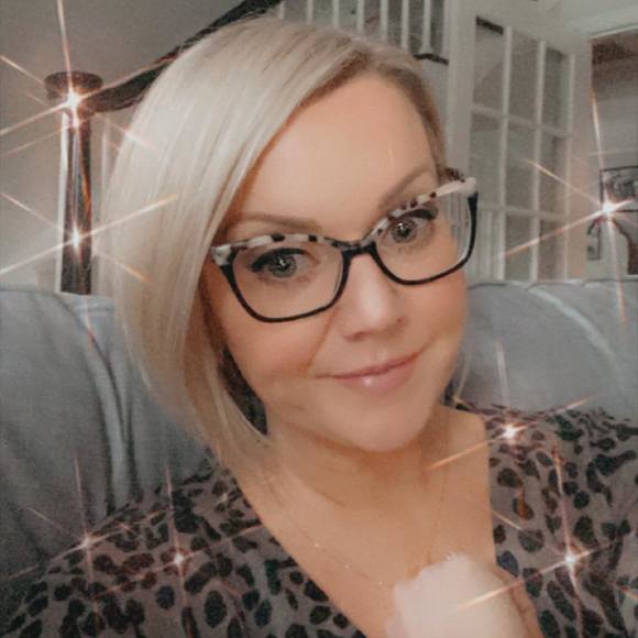 Profile Picture of Aimee Walsh (@amurphy524) on Poshmark