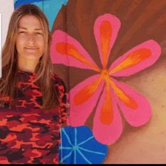 Profile Picture of Natalie Waldheim (@natwaldheim58) on Poshmark