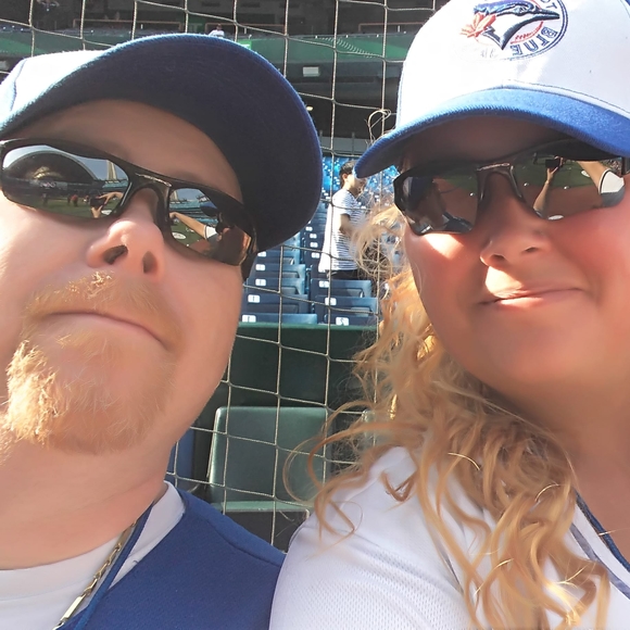 Profile Picture of Nikki Heary (@nikkiheary) on Poshmark