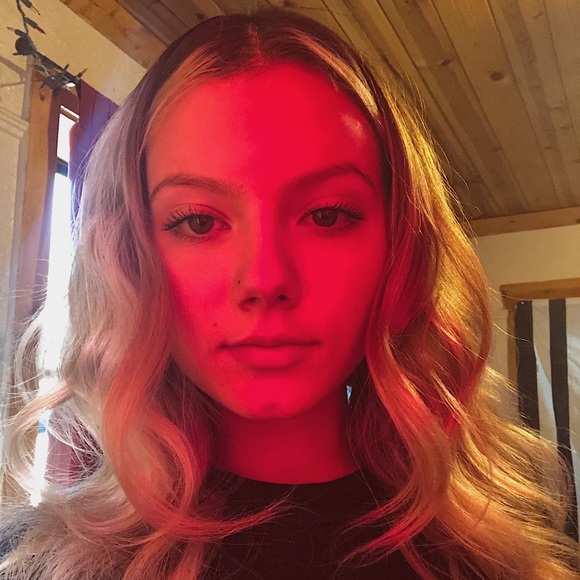 Profile Picture of Hannah Kolb (@hannahmilic) on Poshmark