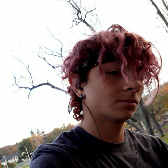 Profile Picture of Juelz Vazquez (@zyro_bytes) on Poshmark