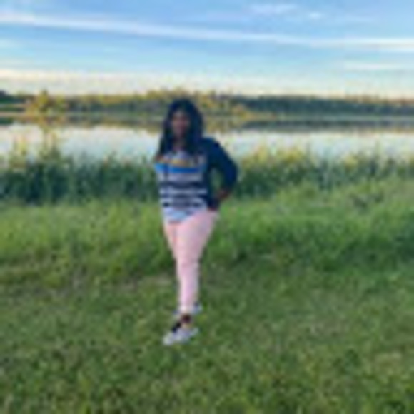 Profile Picture of Awan Honourine (@awanhonourine) on Poshmark