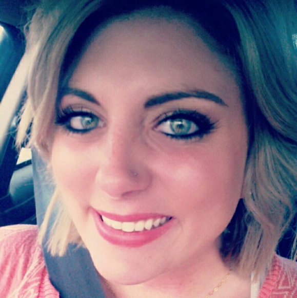Profile Picture of Caley Challans (@caleyrobyn) on Poshmark