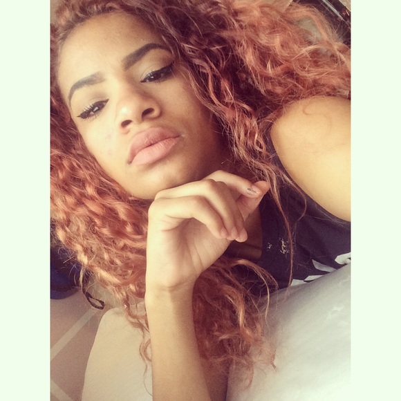 Profile Picture of Chantelle Berry (@chantelle_16) on Poshmark