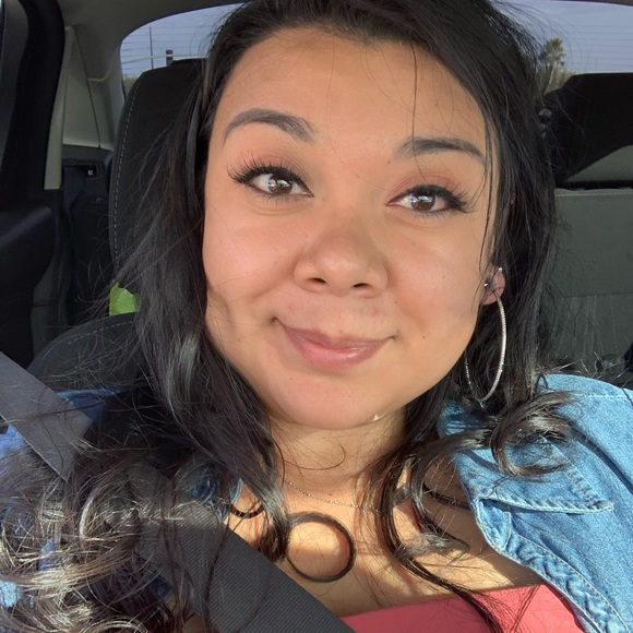 Profile Picture of Anissa Alvarado (@agabriela13) on Poshmark