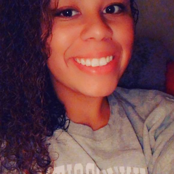 Profile Picture of Tori Garlick (@tgar11) on Poshmark