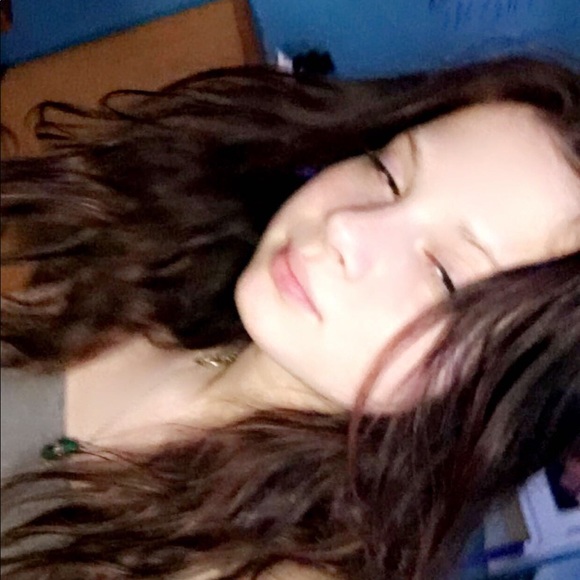 Profile Picture of Ava Sitzer (@sitzerava05) on Poshmark