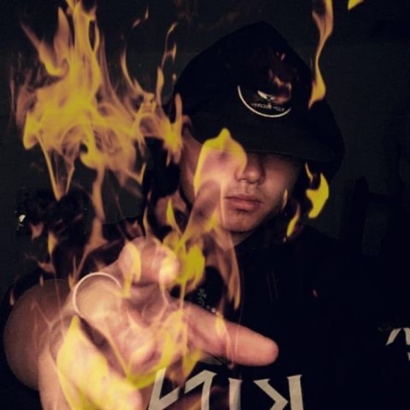 Profile Picture of Jimmy Yang (@jimmyvnyang) on Poshmark
