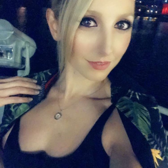 Profile Picture of Katie Neely (@katieneely84) on Poshmark