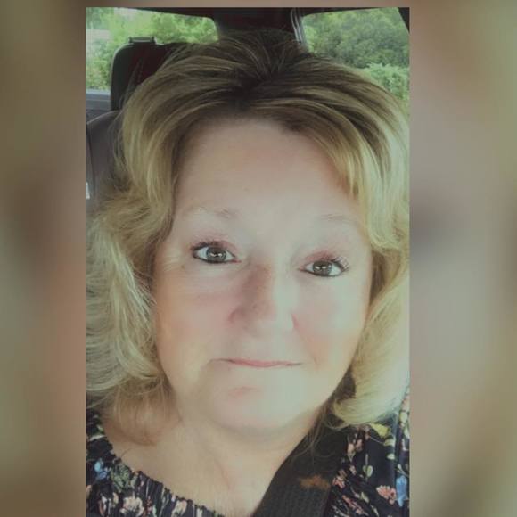 Profile Picture of Jane Condreay (@j_cond) on Poshmark