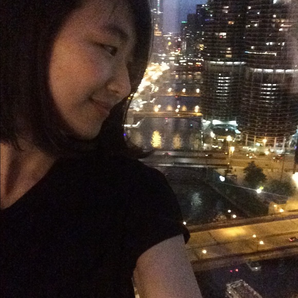 Sol Lee - Poshmark Profile Picture of Sol Lee (@sollee313) on Poshmark