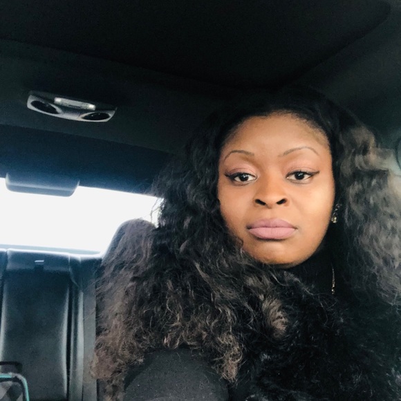 Profile Picture of Camille Hart (@sellyselly26) on Poshmark