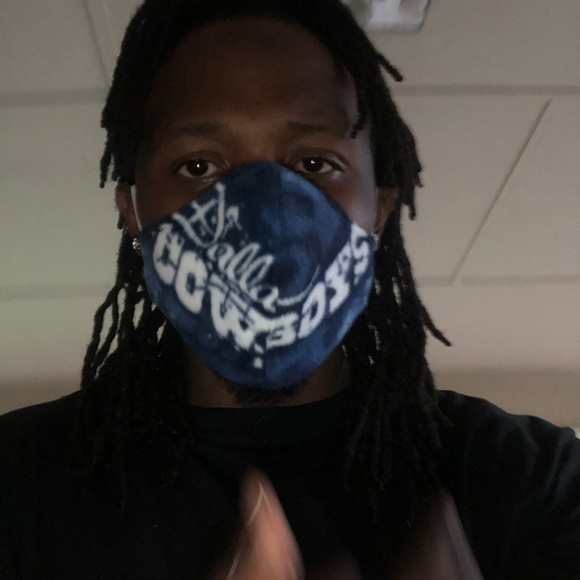 Profile Picture of Tevin Smith (@tevin223) on Poshmark