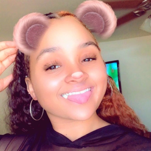 Profile Picture of Alanah Roy (@alanah97) on Poshmark